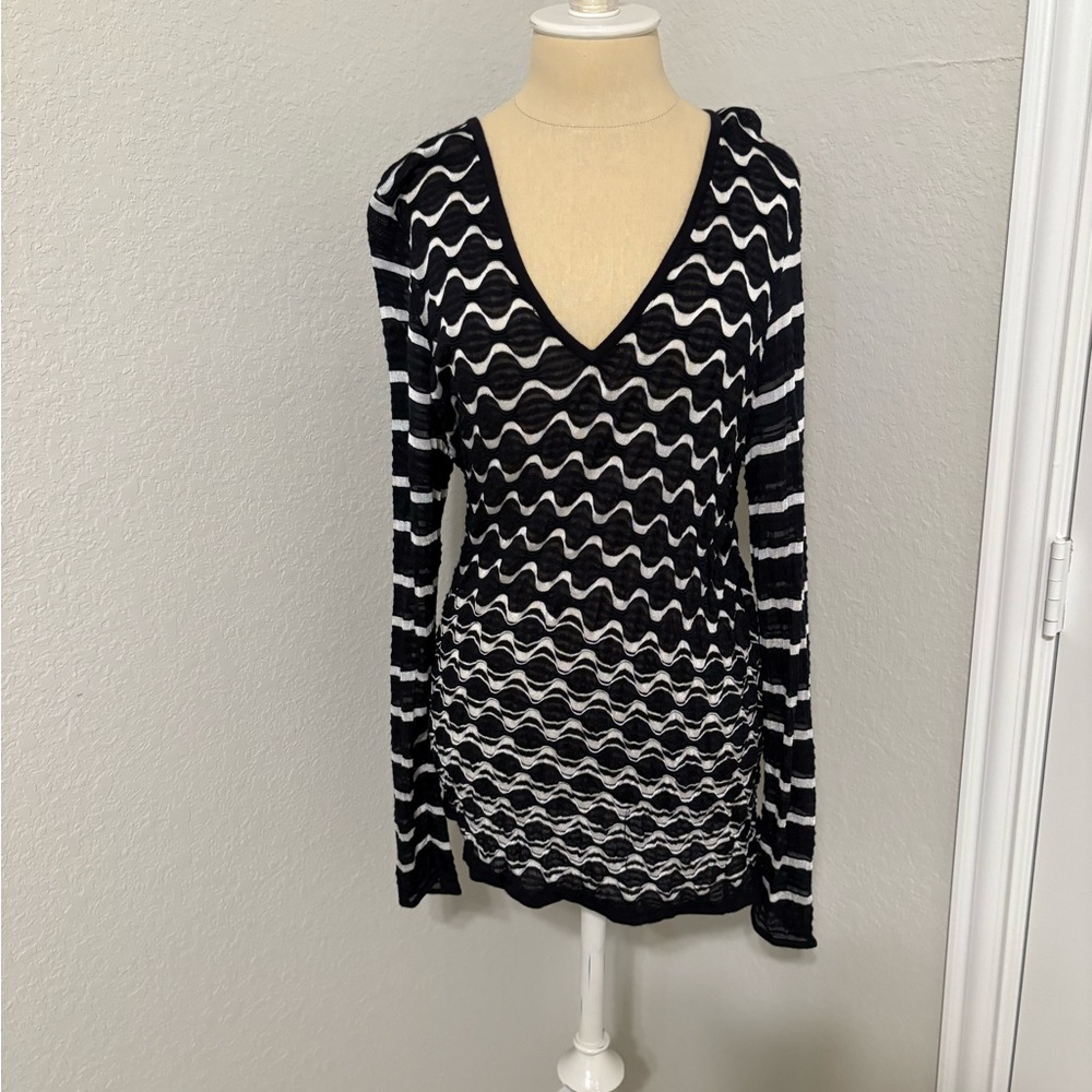 ETC Monochrome Wave V-Neck Sweater